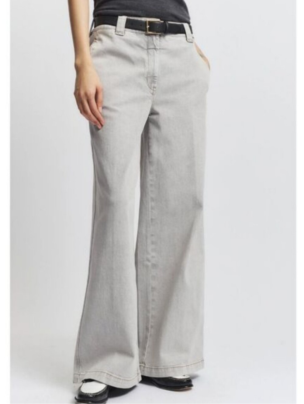 Saint Art NWT Amber Denim Wide Leg Pant In Powdwr Grey